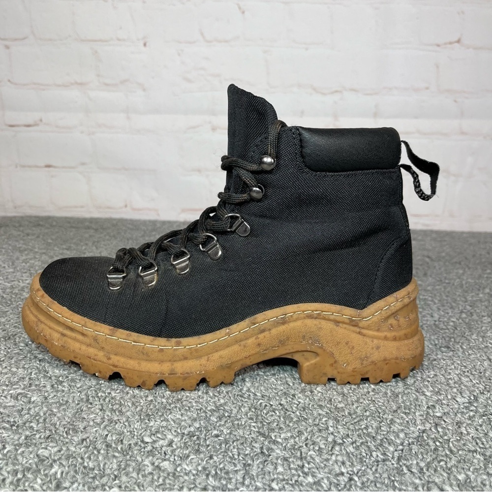 Alice + Whittles Thesus Weekend Boot Womens Size 6 Black And Tan Canvas